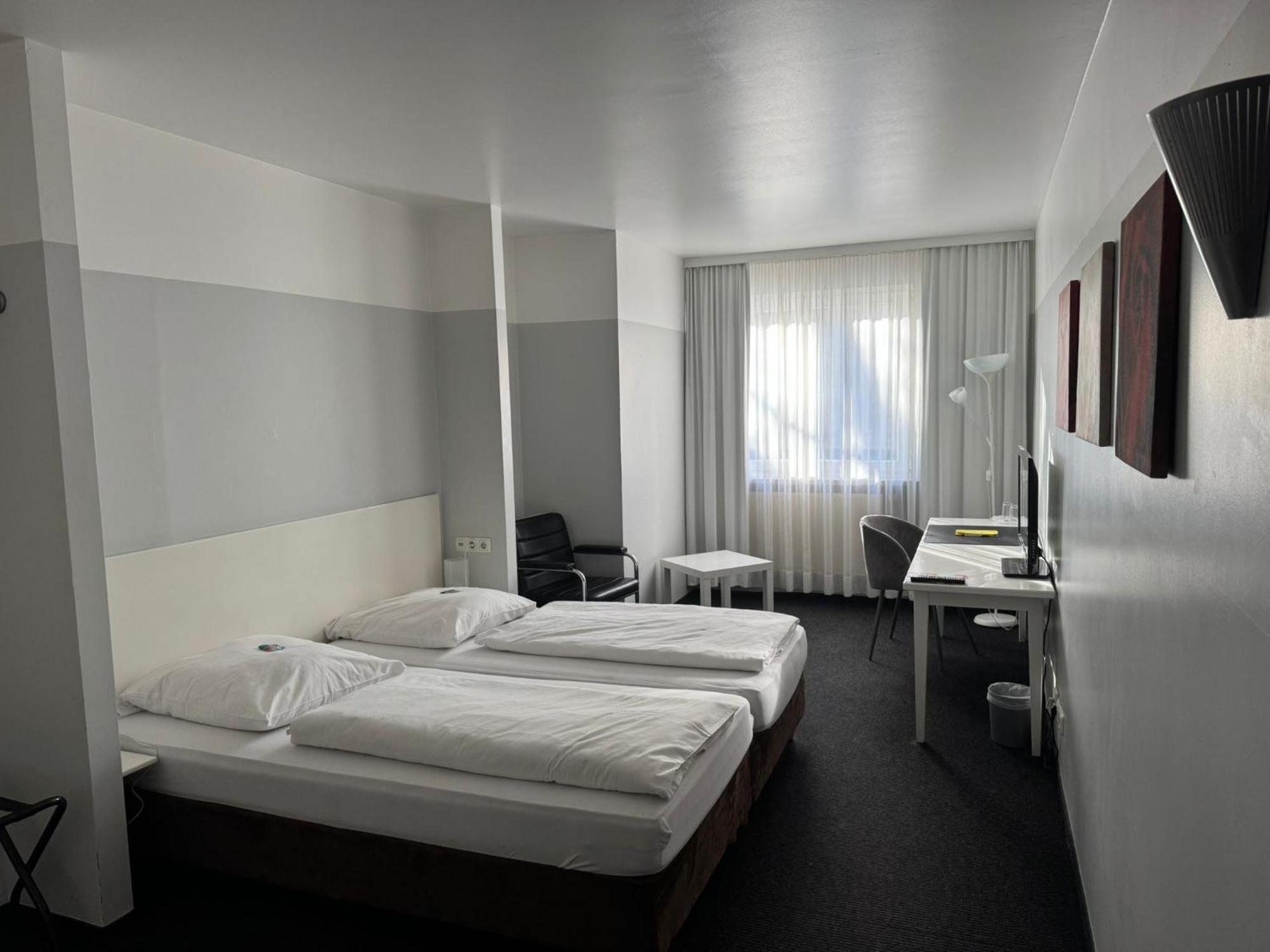 מולהיים אן דר רור Hotel U Muelheim Free Parking Highspeed Wifi מראה חיצוני תמונה