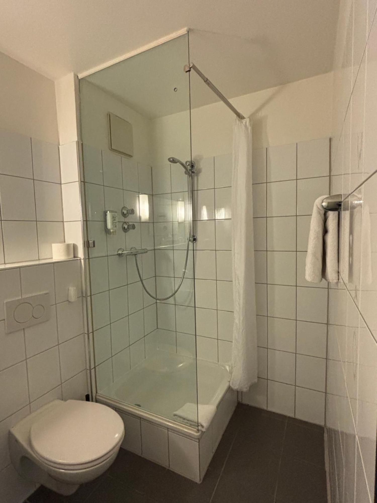 מולהיים אן דר רור Hotel U Muelheim Free Parking Highspeed Wifi מראה חיצוני תמונה